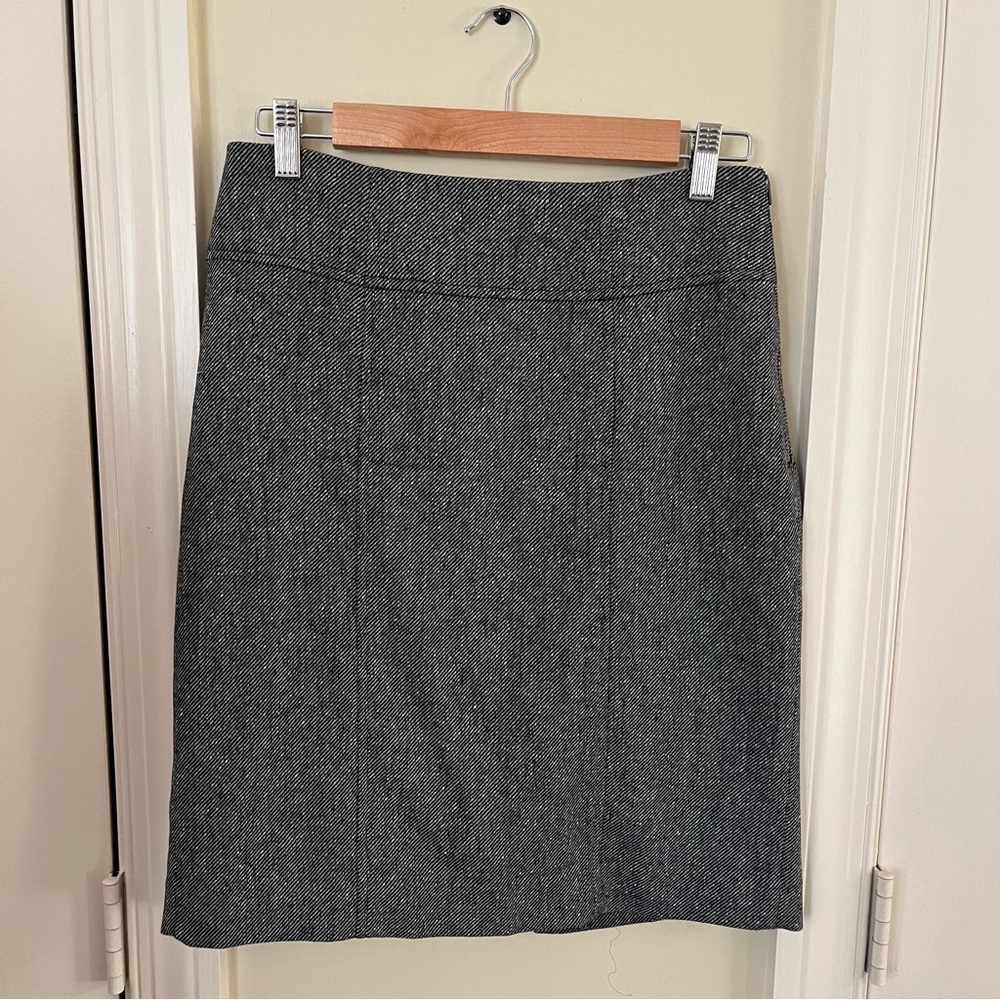 Banana Republic grey tweed pencil skirt with exposed size zipper - size 4